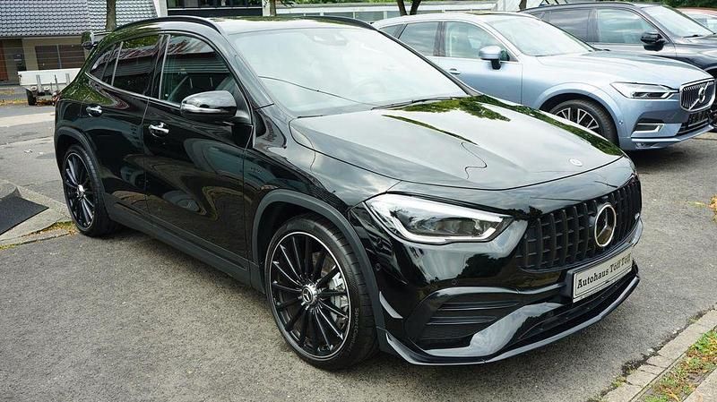 Schwarz Gebraucht 2022 Mercedes GLA35 AMG AMG SUV | 37.950 € (Fairer Preis) - Bild 1/4
