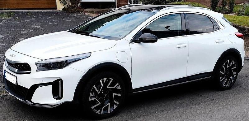 Weiß Gebraucht 2022 Kia XCeed Platinum SUV | 24.900 € (Teuer) - Bild 1/4