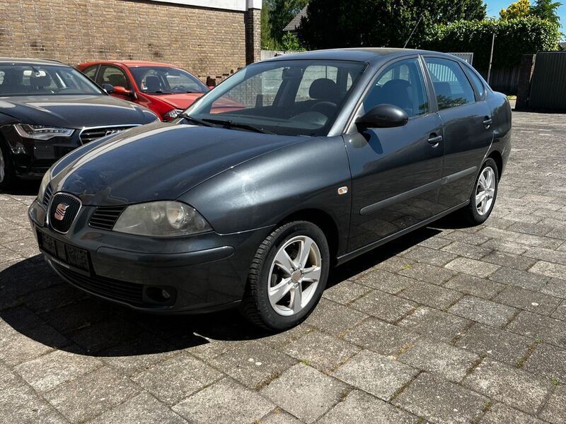 Grau Gebraucht 2008 Seat Cordoba Reference Limousine | 1.500 € - Bild 1/4
