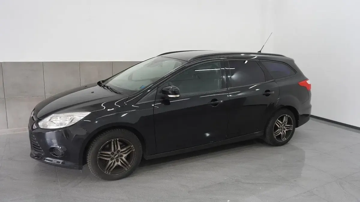 Gebraucht Ford Focus Trend 105 PS (77 kW) 2011 Schwarz Kombi