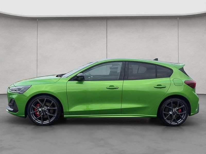 Neu Ford Focus ST 280 PS (205 kW) 2026 Mean green metallic Limousine