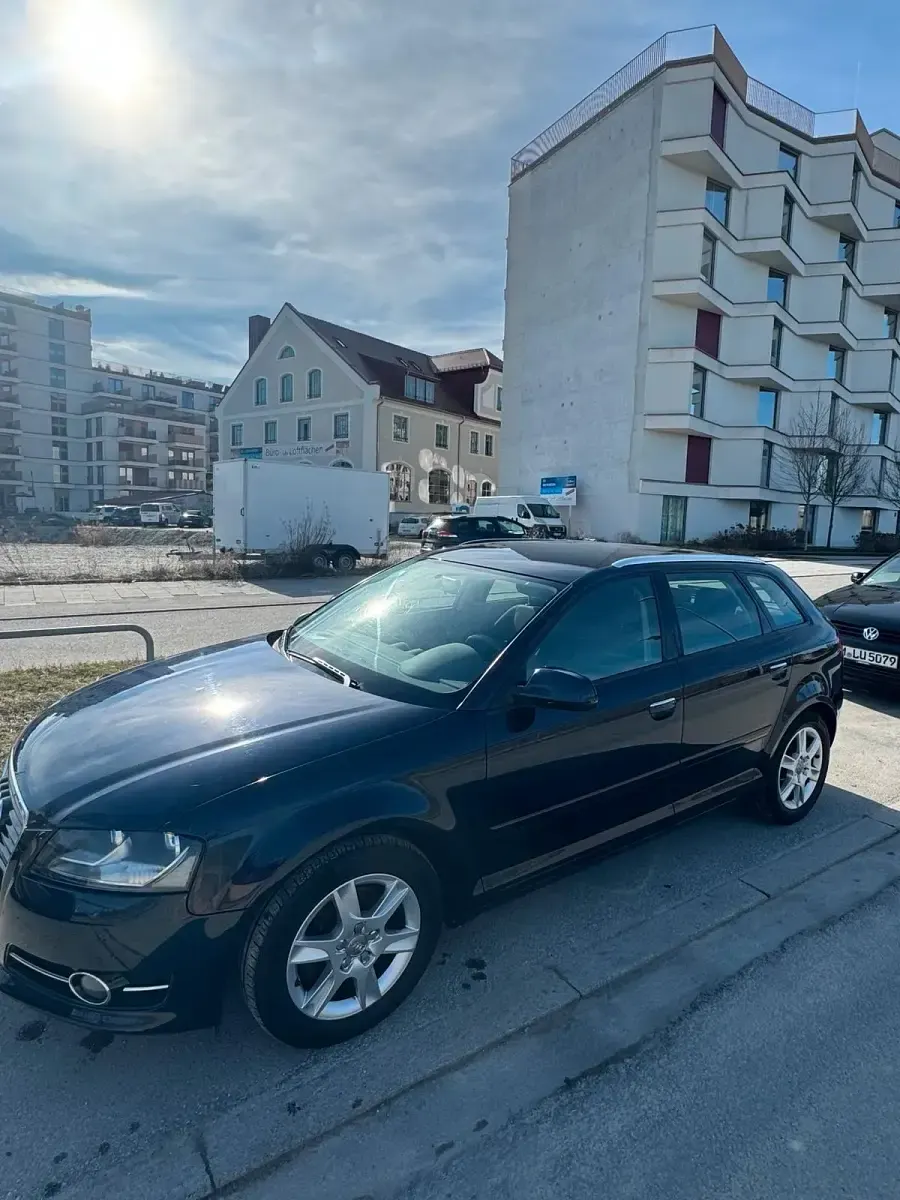 Gebraucht Audi A3 Attraction 125 PS (91 kW) 2010 Blau Kleinwagen