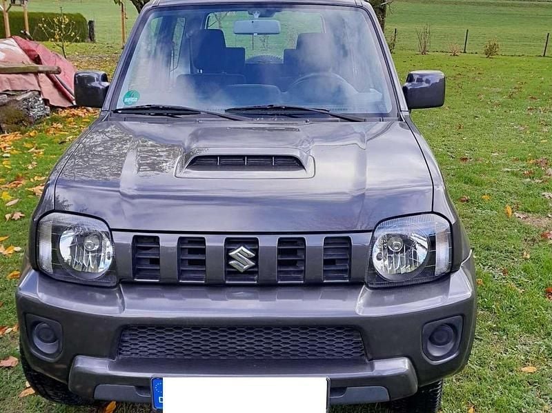 Grau Gebraucht 2016 Suzuki Jimny Club SUV | 13.800 € (Fairer Preis) - Bild 1/4