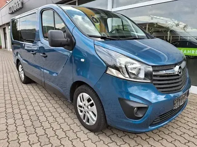 Second-hand Opel Vivaro 125 CP (91 kW) 2016 Albastru Monovolum