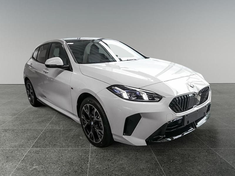 Weiß Neu 2025 BMW 118 Sport Line Kleinwagen | 41.590 € (Teuer) - Bild 1/4
