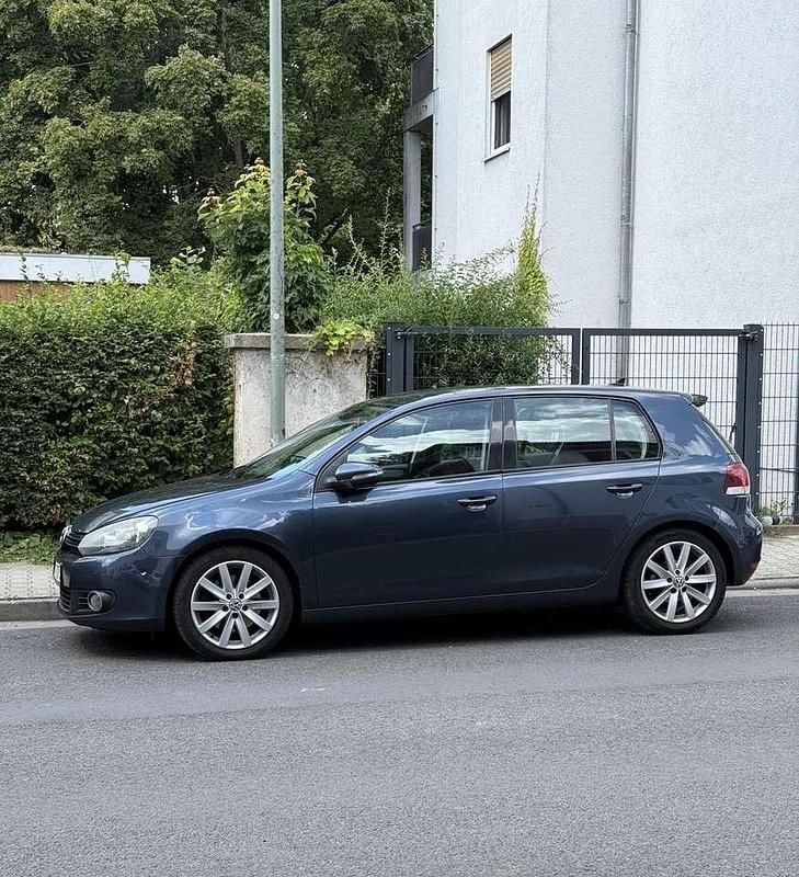 Blau Gebraucht 2009 VW Golf VI Highline Kleinwagen | 2.200 € (Superpreis) - Bild 1/4