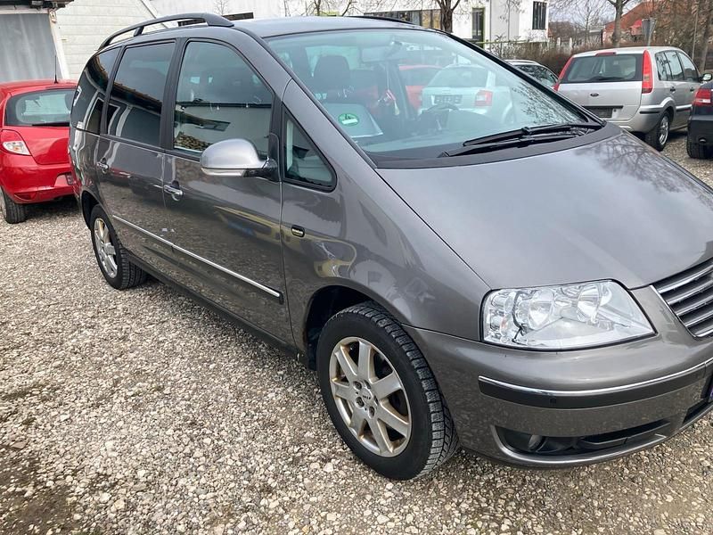 Grau Gebraucht 2009 VW Sharan Van / Kleinbus | 5.900 € (Etwas zu teuer) - Bild 1/4