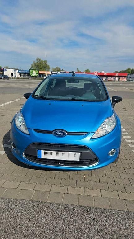 Gebraucht Ford Fiesta Titanium 95 PS (69 kW) 2011 Blau Limousine