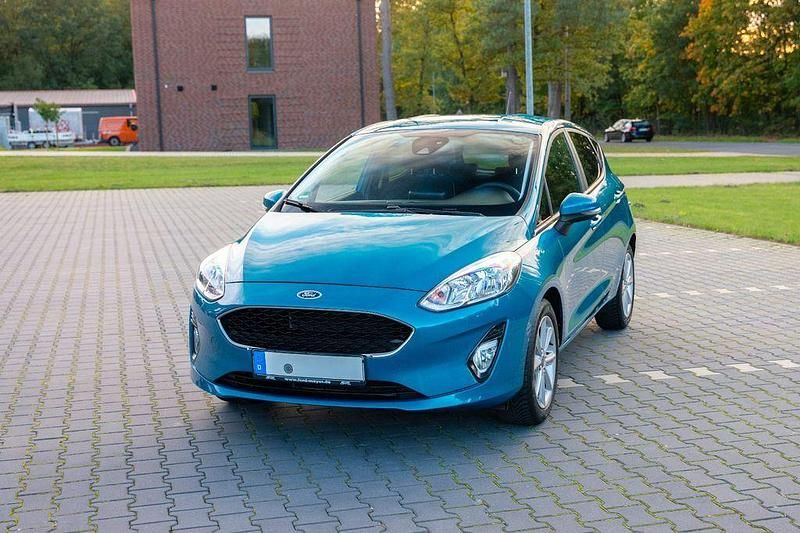Blau Gebraucht 2018 Ford Fiesta Cool & Connect Kleinwagen | 8.900 € (Fairer Preis) - Bild 1/4