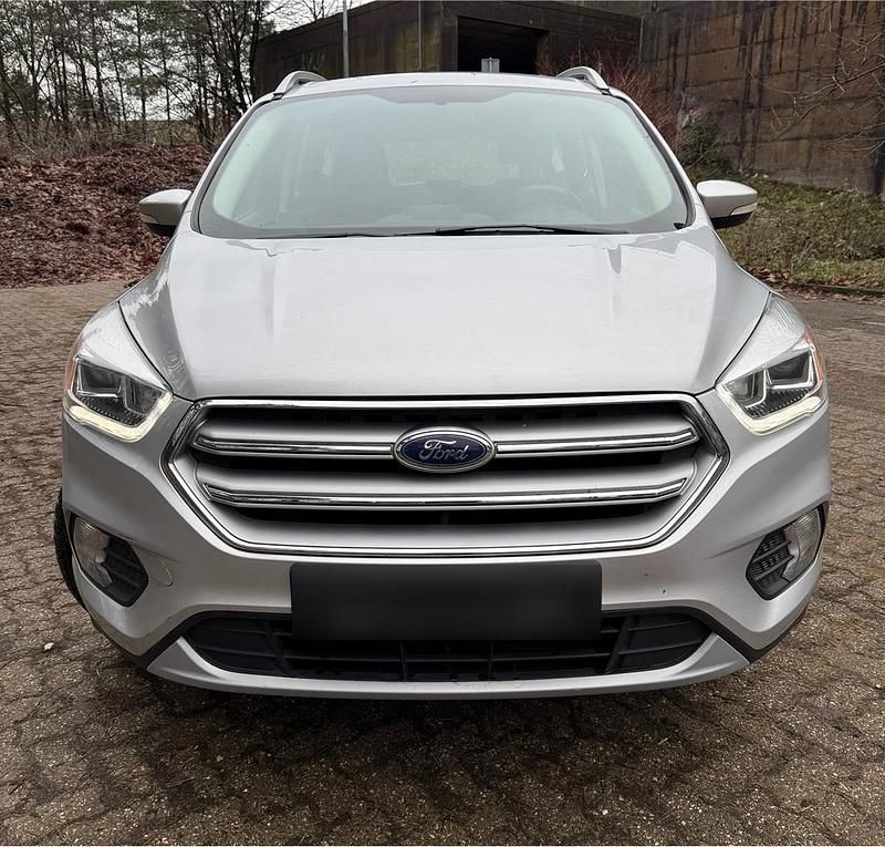 Gebraucht Ford Kuga 120 PS (88 kW) 2017 Silber SUV