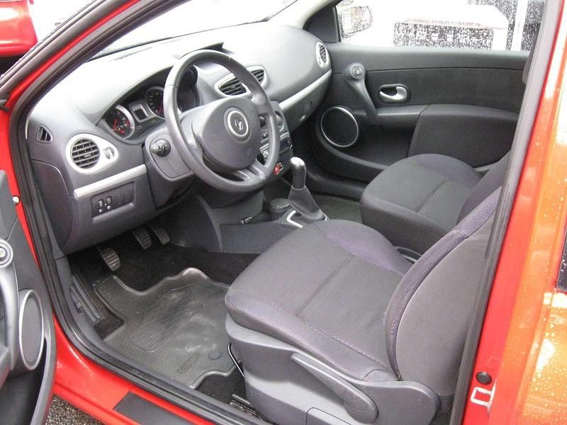 Gebraucht Renault Clio II Dynamique 75 PS (55 kW) 2007 Tomate rot Kleinwagen