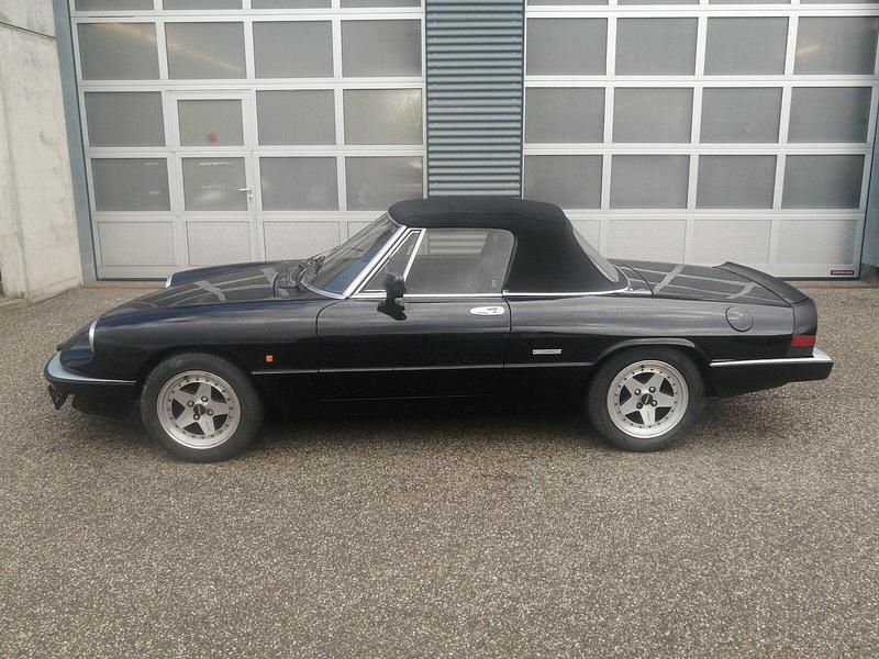 Gebraucht Alfa Romeo Spider 103 PS (75 kW) 1986 Schwarz Cabrio