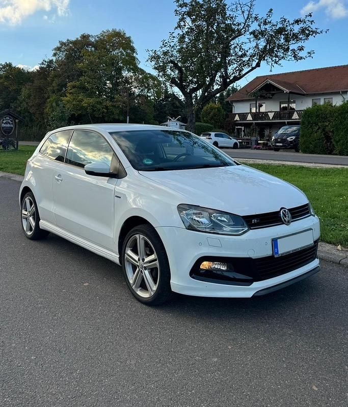 Weiß Gebraucht 2015 VW Polo R-line Kleinwagen | 6.350 € (Guter Preis) - Bild 1/4