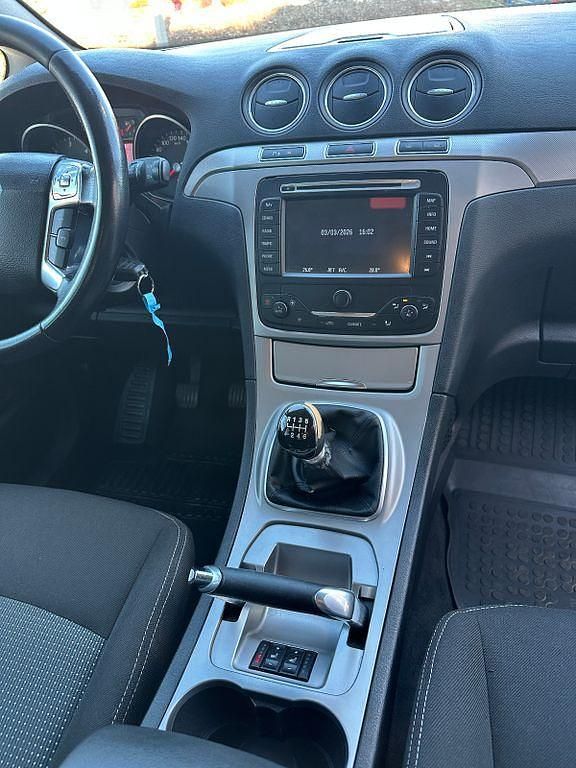 Gebraucht Ford Galaxy Trend 140 PS (102 kW) 2011 Braun Van / Kleinbus