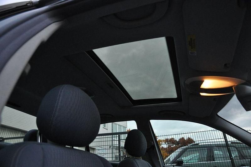 Gebraucht Mercedes E200 Elegance 163 PS (119 kW) 2003 Teallitblau Limousine