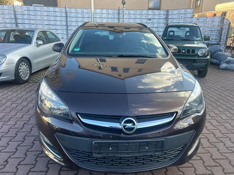 Gebraucht Opel Astra Active 140 PS (102 kW) 2013 Braun Kombi