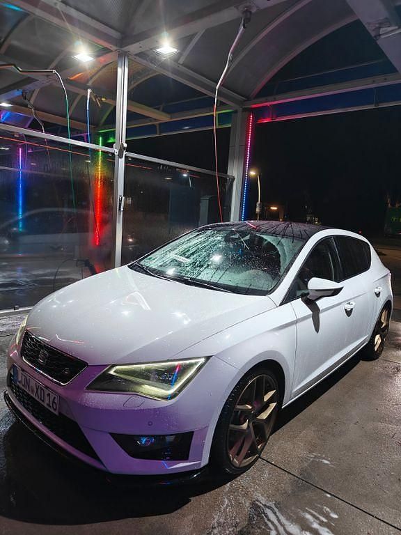 Weiß Gebraucht 2016 Seat Leon ST FR Kombi | 12.200 € (Etwas zu teuer) - Bild 1/4