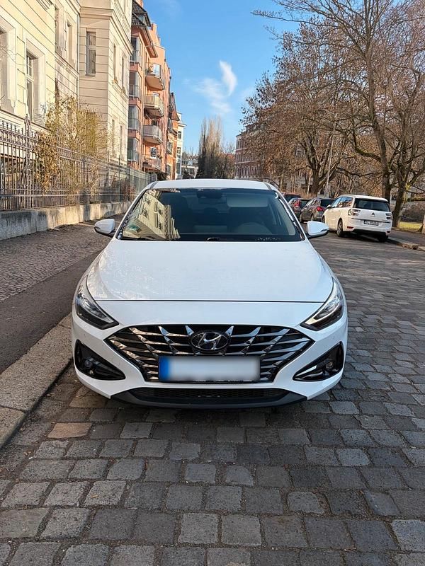Gebraucht Hyundai i30 160 PS (117 kW) 2022 Weiß Limousine