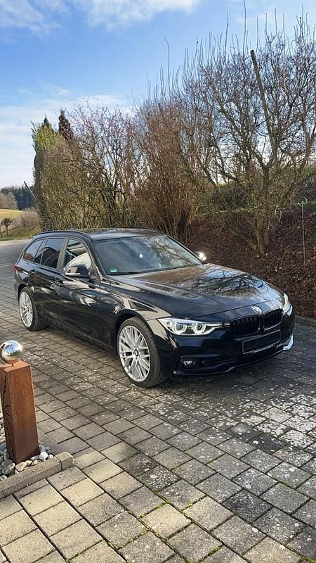 Schwarz Gebraucht 2018 BMW 318 Kombi | 16.250 € (Fairer Preis) - Bild 1/4
