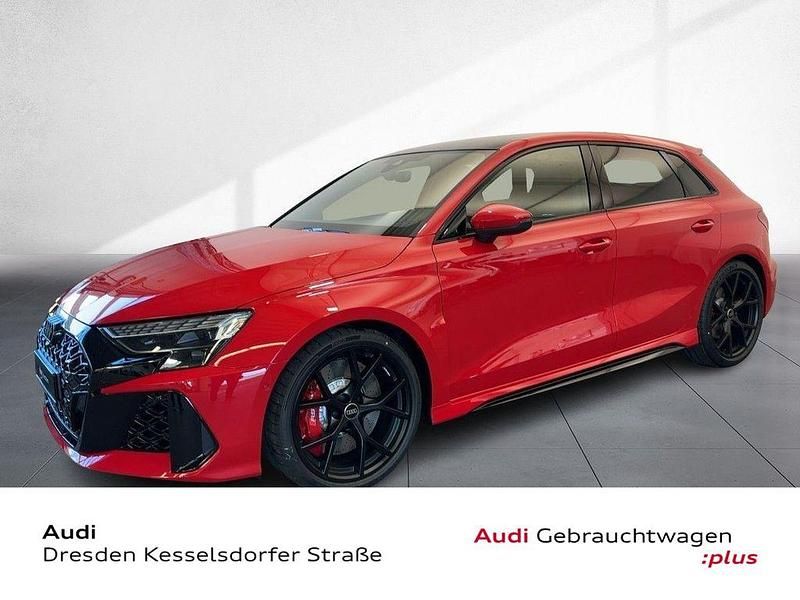 Rot Neu 2025 Audi RS3 Sportback Sport Kleinwagen | 69.950 € (Guter Preis) - Bild 1/4