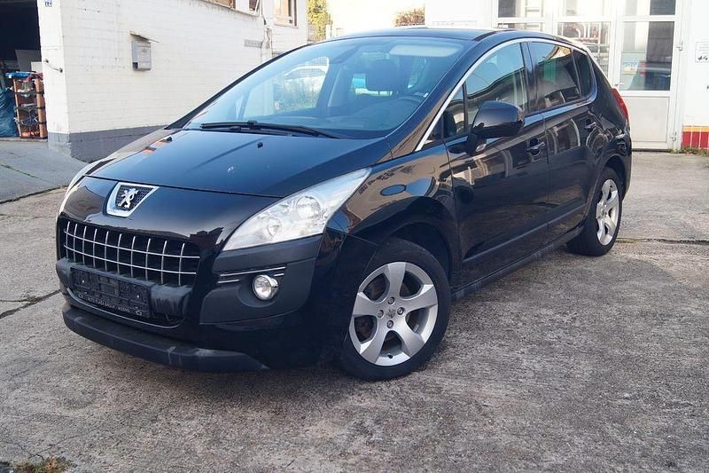 Schwarz Gebraucht 2012 Peugeot 3008 Active Van / Kleinbus | 6.790 € (Fairer Preis) - Bild 1/4