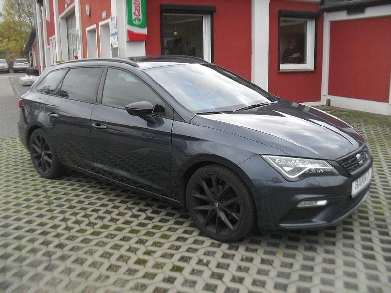 Grau Gebraucht 2020 Seat Leon ST FR Kombi | 17.485 € (Guter Preis) - Bild 1/4