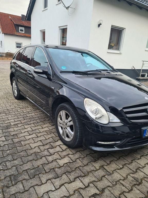 Schwarz Gebraucht 2010 Mercedes R300 Van / Kleinbus | 8.900 € (Guter Preis) - Bild 1/4