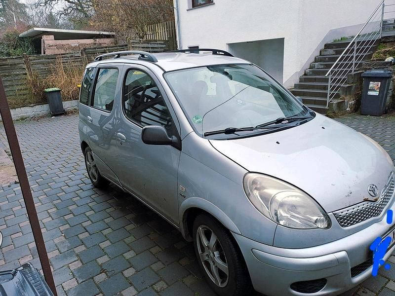 Gebraucht Toyota Yaris 84 PS (61 kW) 2004 Grau Kombi