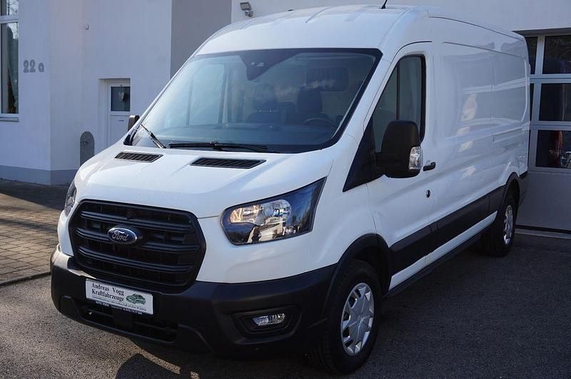 Gebraucht Ford Transit Trend 131 PS (96 kW) 2023 Weiß Limousine