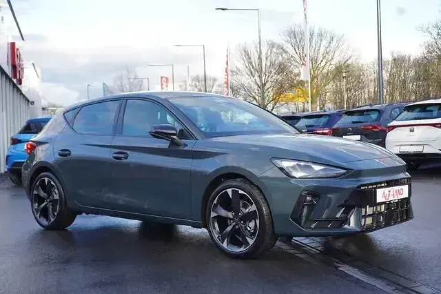Nowe Cupra Leon 150 KM (110 kW) 2026 Niebieski Sedan/Limuzyna