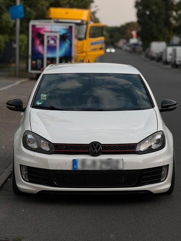 Weiß Gebraucht 2011 VW Golf VI Edition Limousine | 9.300 € (Fairer Preis) - Bild 1/4
