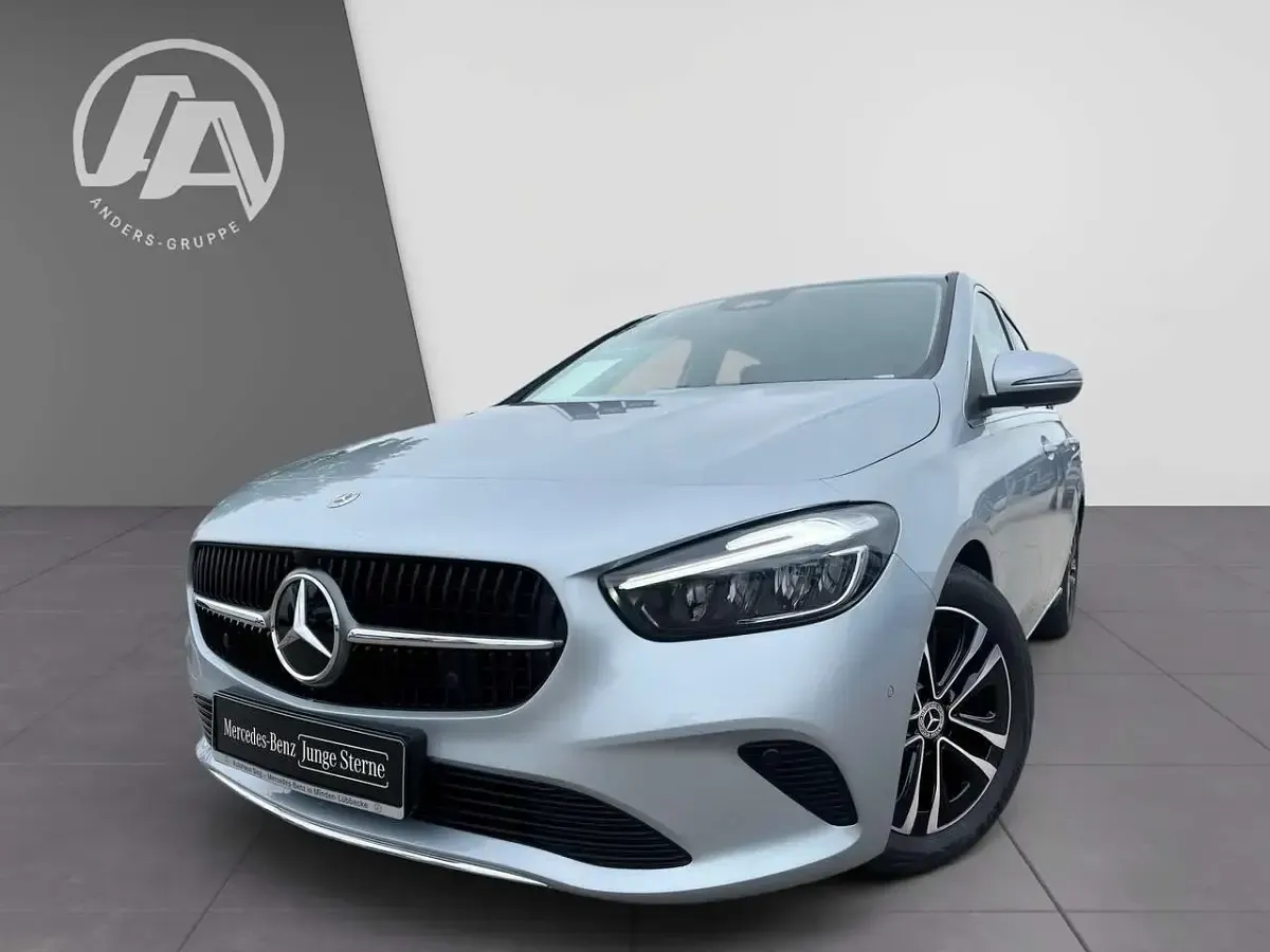 Gebraucht Mercedes B180 136 PS (100 kW) 2025 Hightech silber Kleinwagen