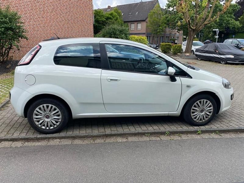 Gebraucht Fiat Punto 69 PS (50 kW) 2011 Weiß Kleinwagen