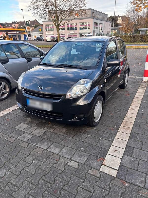 Schwarz Gebraucht 2009 Daihatsu Sirion Kleinwagen | 2.000 € (Fairer Preis) - Bild 1/4