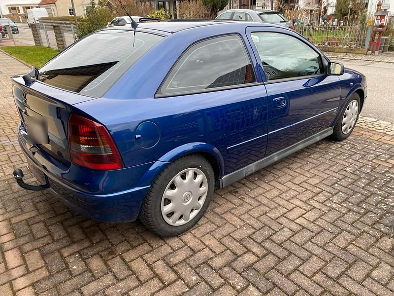 Używany Opel Astra 101 KM (74 kW) 2003 Niebieski Hatchback