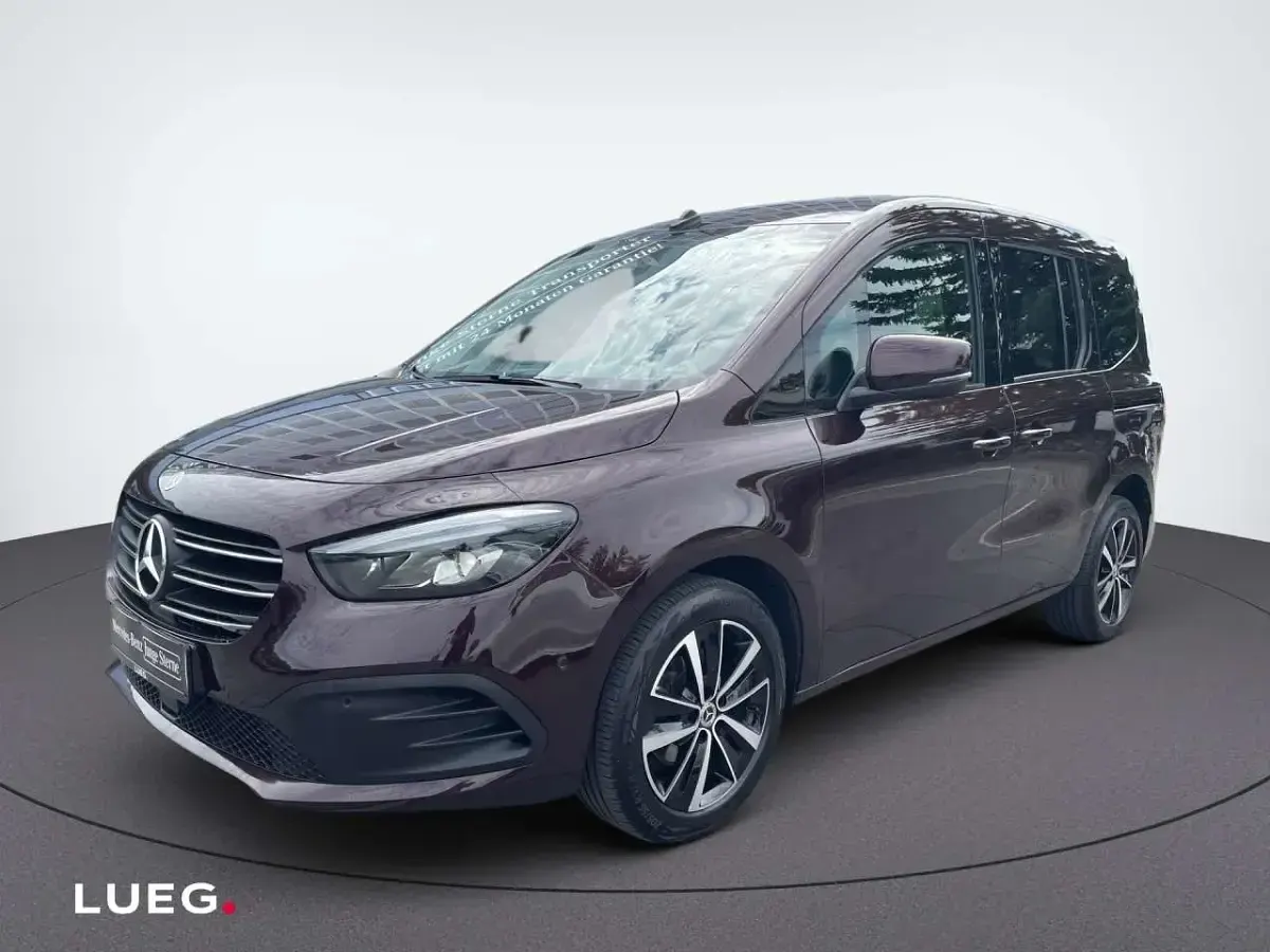 Gebraucht Mercedes T180 Progressive 116 PS (85 kW) 2022 Rot Van / Kleinbus