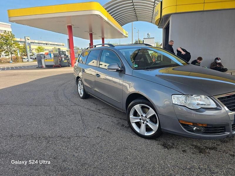 Grau Gebraucht 2008 VW Passat Kombi | 2.400 € (Guter Preis) - Bild 1/4