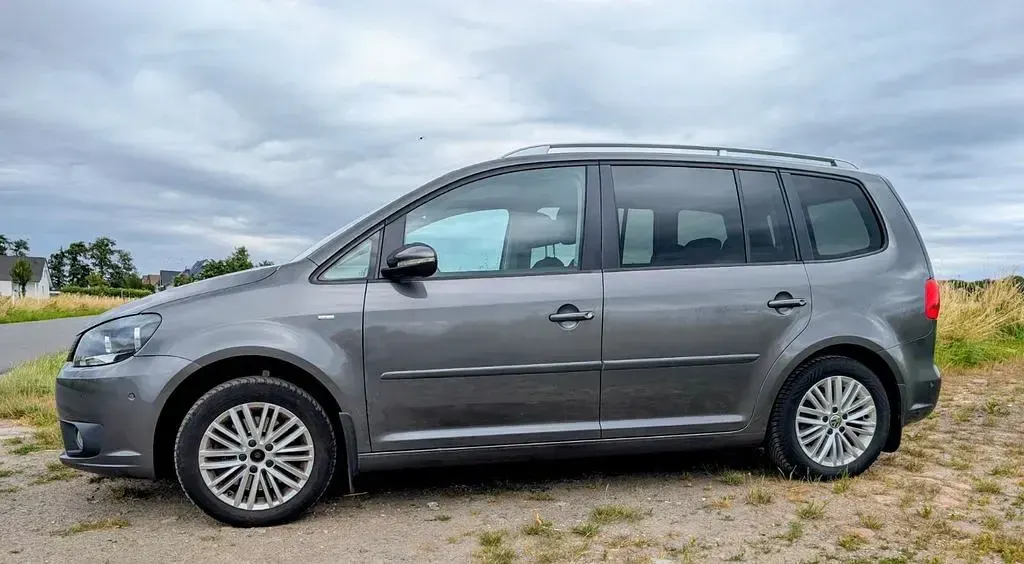 Gebraucht VW Touran Cup 140 PS (102 kW) 2015 Grau Van / Kleinbus