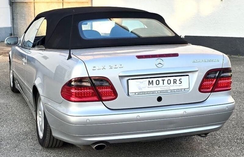 Gebraucht Mercedes CLK200 Avantgarde 163 PS (119 kW) 2002 Silber Cabrio