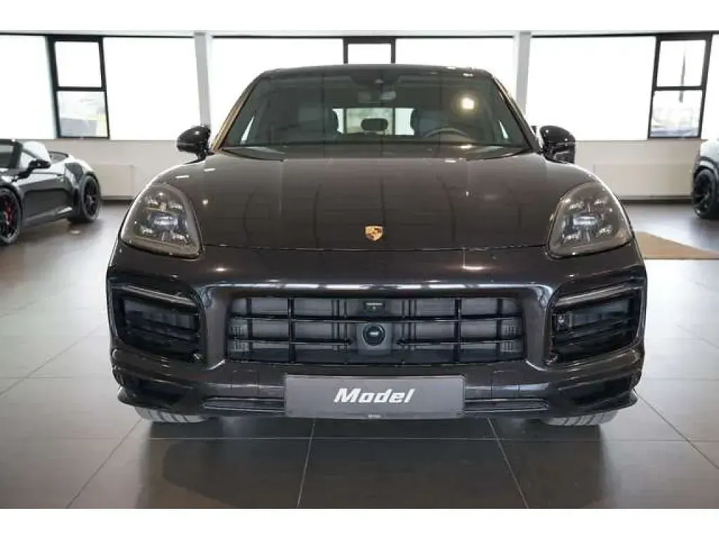 Gebraucht Porsche Cayenne S 441 PS (324 kW) 2020 Tiefschwarzmetallic (metallic) SUV