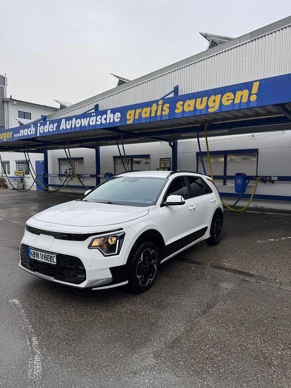 Weiß Gebraucht 2022 Kia Niro Vision SUV | 19.000 € (Guter Preis) - Bild 1/4