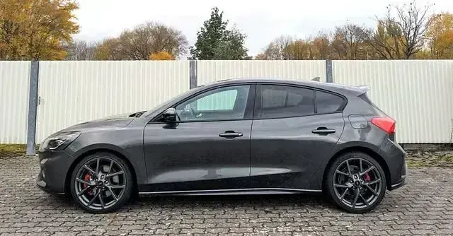 Gebraucht Ford Focus ST 280 PS (205 kW) 2021 Magneticgrau metallic Limousine