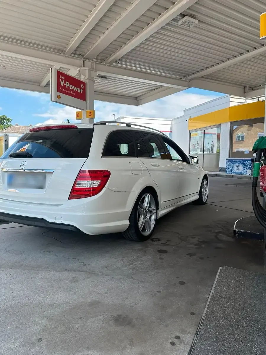Gebraucht Mercedes C250 AMG 204 PS (150 kW) 2011 Weiß Kombi
