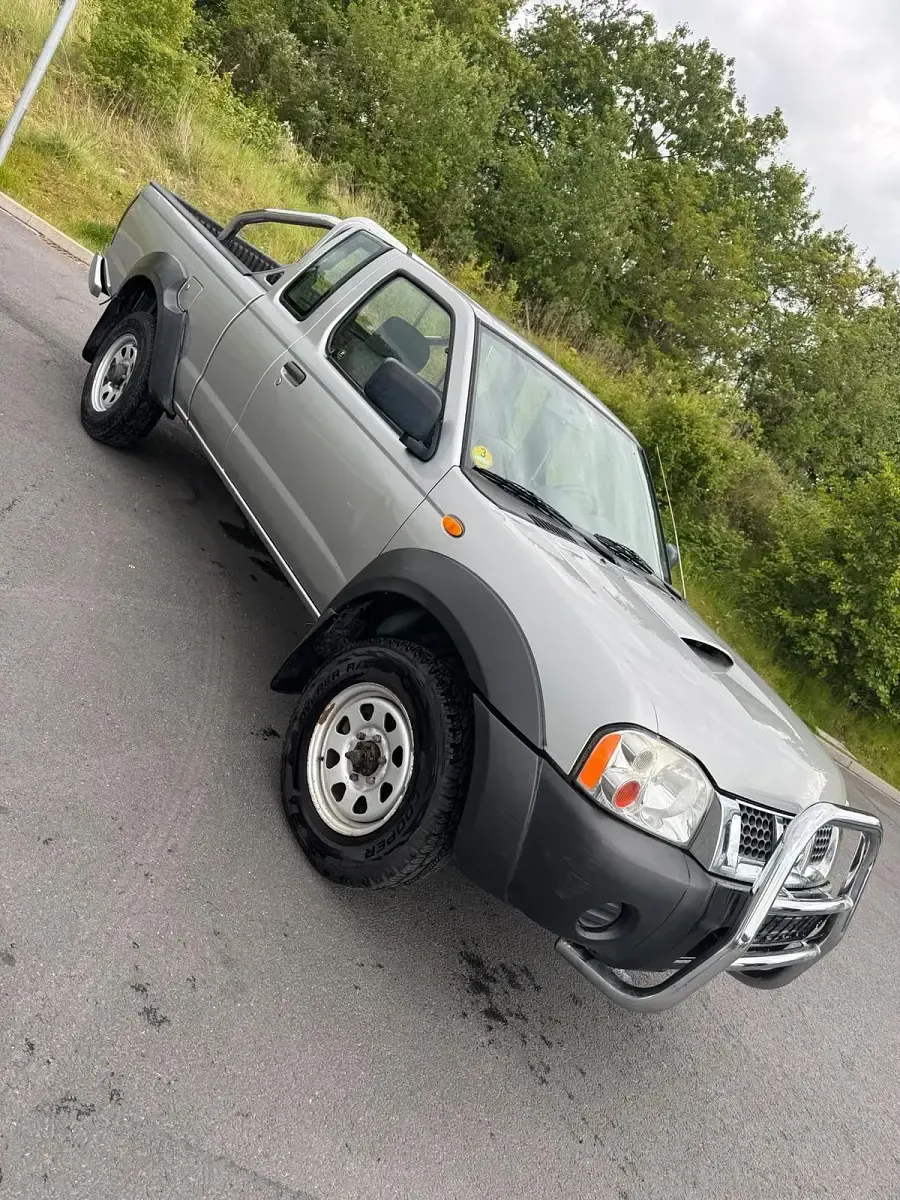 Gebraucht Nissan Navara 130 PS (95 kW) 2004 Silber Pickup
