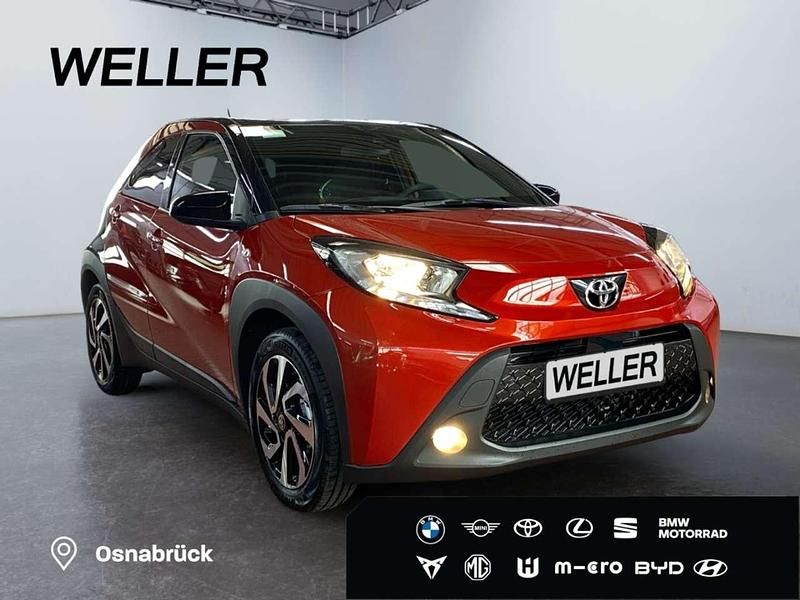 Neu Toyota Aygo X 72 PS (52 kW) 2025 Chili red 216 SUV