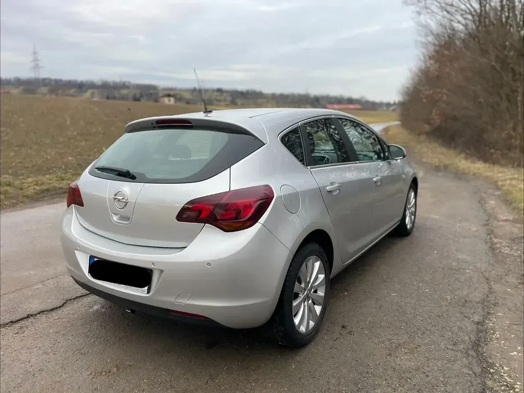 Gebraucht Opel Astra Innovation 116 PS (85 kW) 2010 Silber Limousine