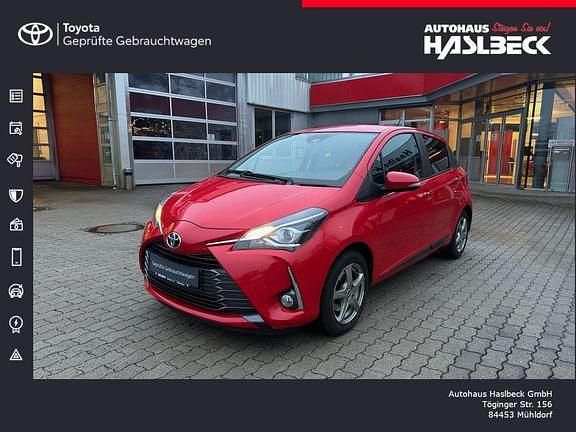 Vulcanorot Gebraucht 2019 Toyota Yaris Club Kleinwagen | 13.380 € (Fairer Preis) - Bild 1/4