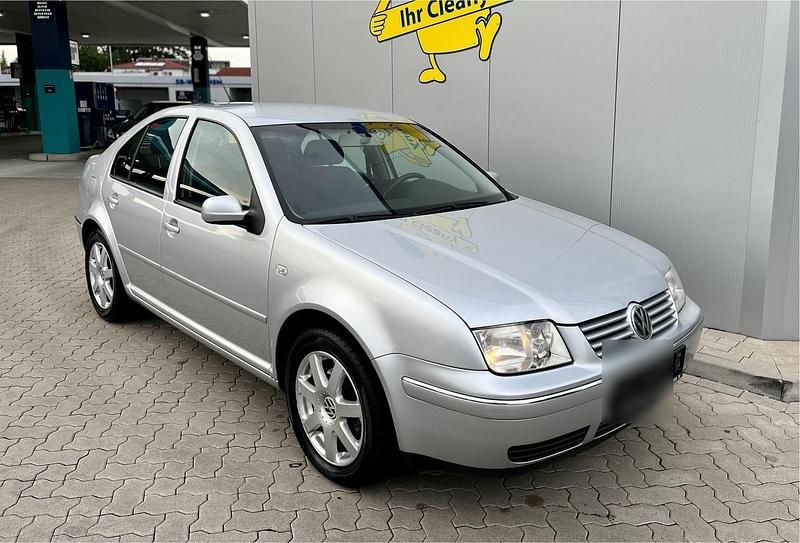 Silber Gebraucht 2003 VW Bora Pacific Limousine | 2.500 € (Etwas zu teuer) - Bild 1/4