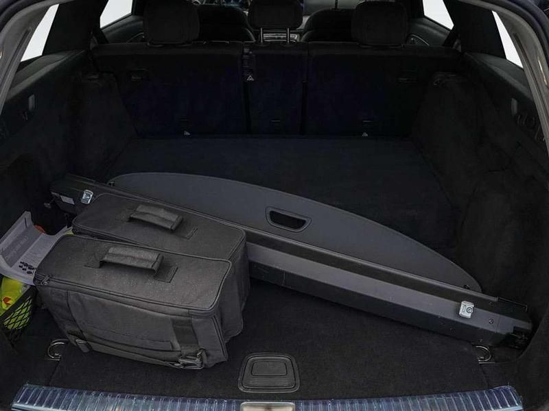 Gebraucht Mercedes E300 Avantgarde 320 PS (235 kW) 2022 Schwarz Kombi