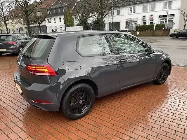 Gebraucht VW Golf VII Trendline 86 PS (63 kW) 2018 Grau Limousine